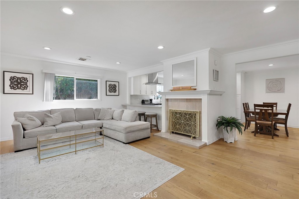 22335 Kittridge Street Property Photo