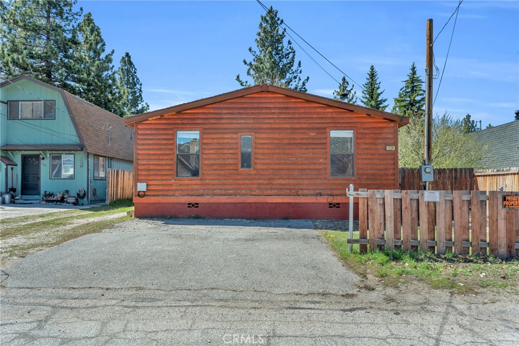 1124 W Country Club Boulevard Property Photo 3