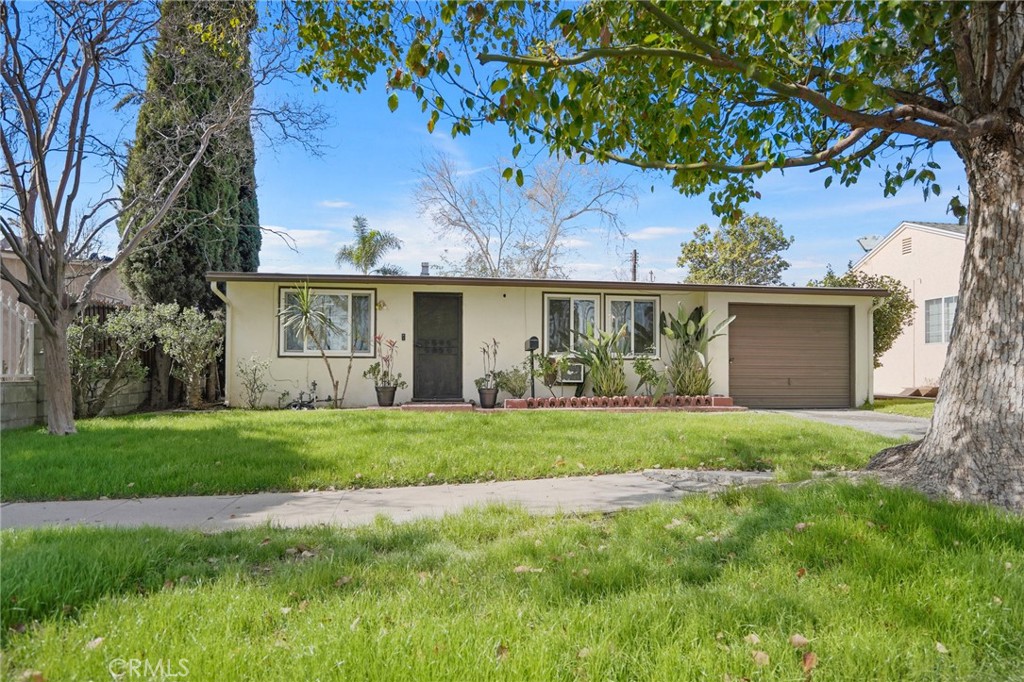 8219 Cantaloupe Avenue Property Photo