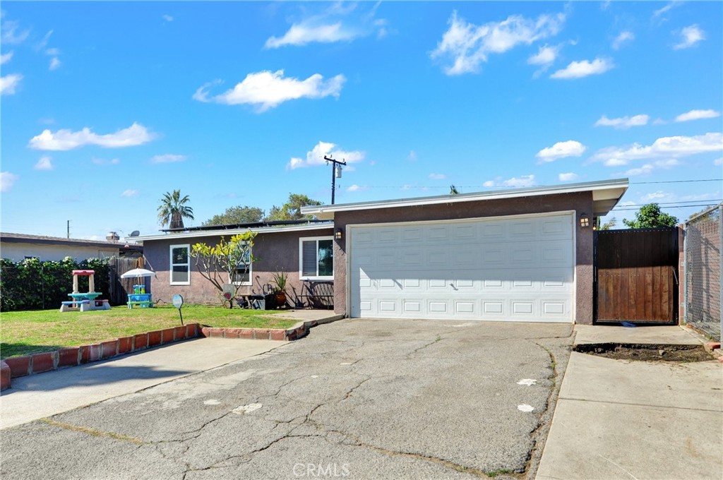 5633 Cedarglen Drive Property Photo