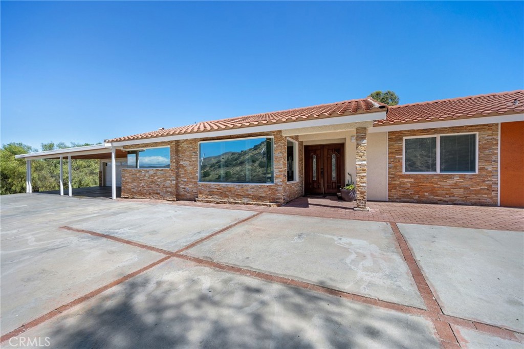 2898 Calmgarden Road Property Photo