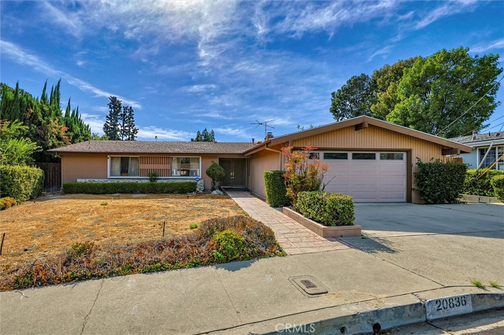 20836 Tiara Street Property Photo