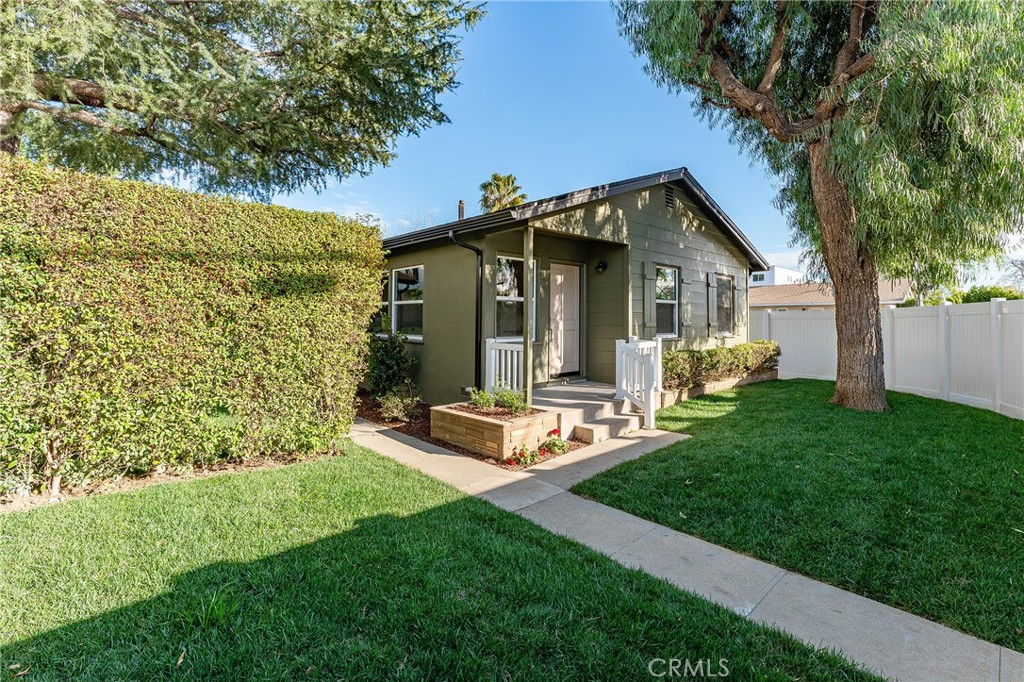 5800 Kester Avenue Property Photo