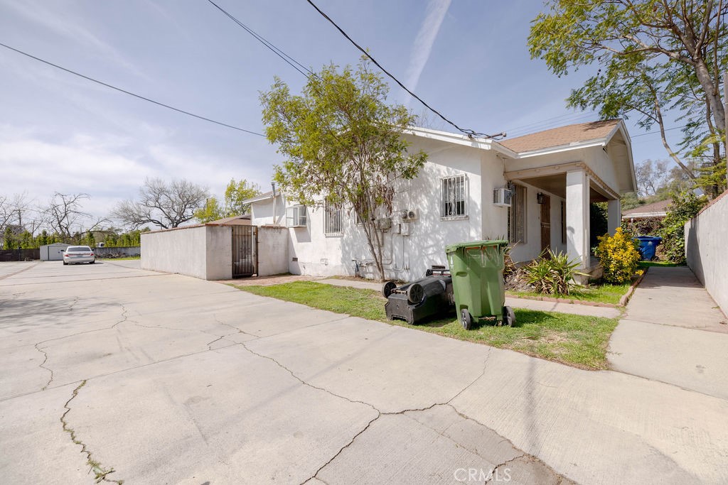 11779 Dronfield Avenue Property Photo 2