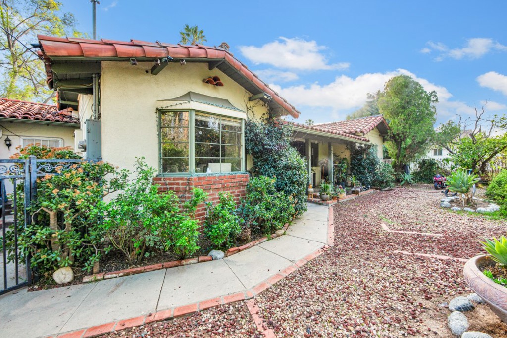 17520 Kingsbury Street Property Photo 3