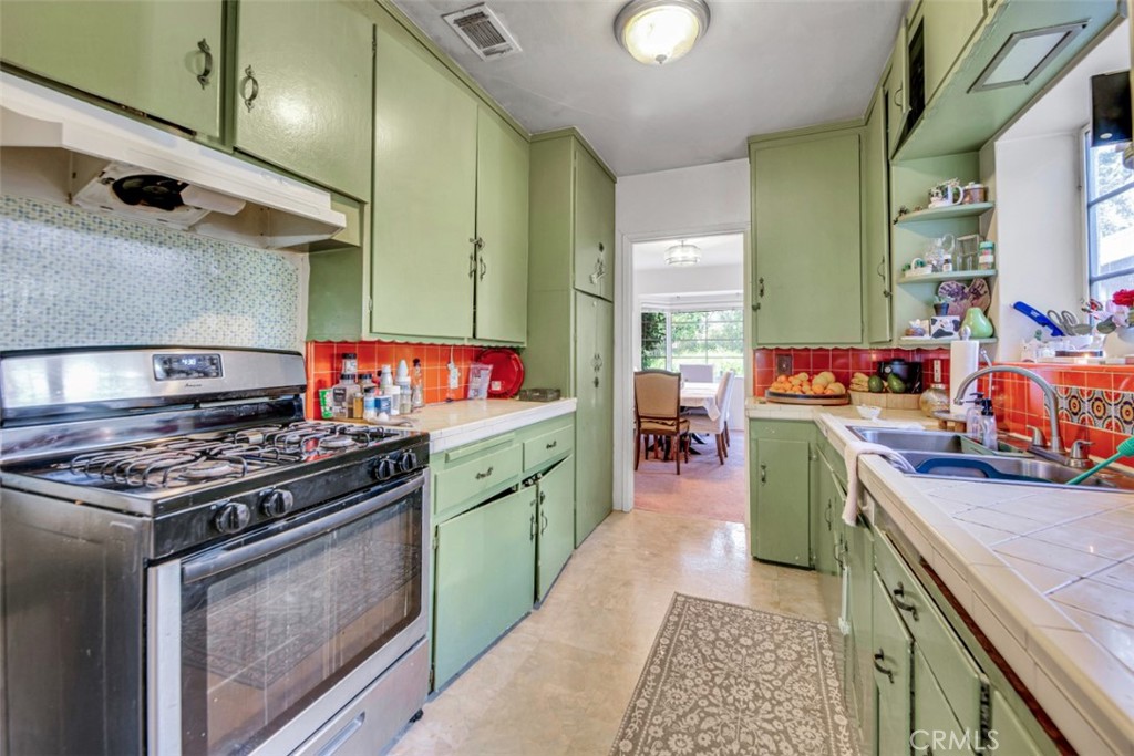 17520 Kingsbury Street Property Photo 8