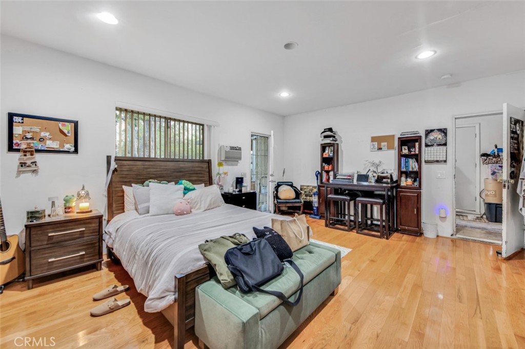 17520 Kingsbury Street Property Photo 17