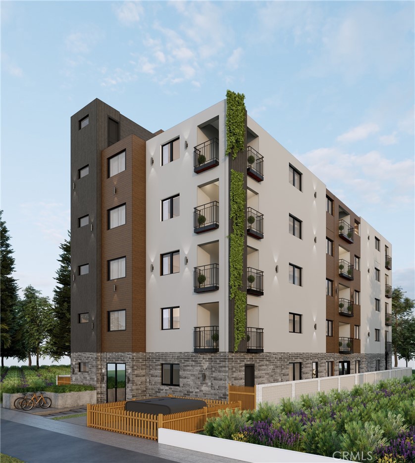 14717 Victory Boulevard Property Photo