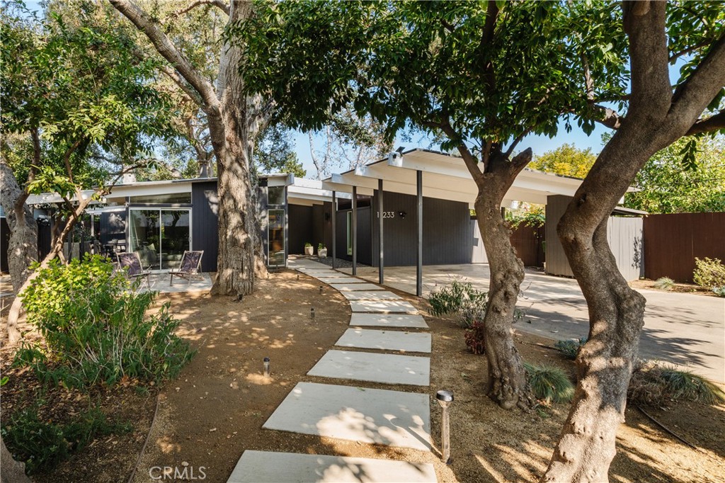 13233 Addison Street Property Photo 1