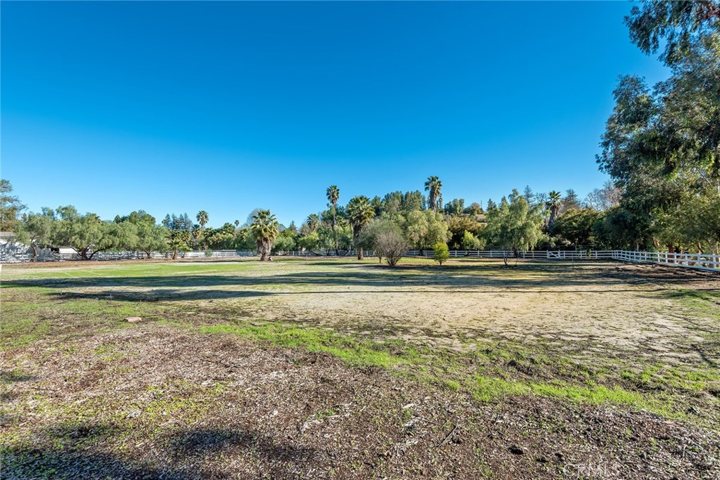 5546 Paradise Valley Road Property Photo