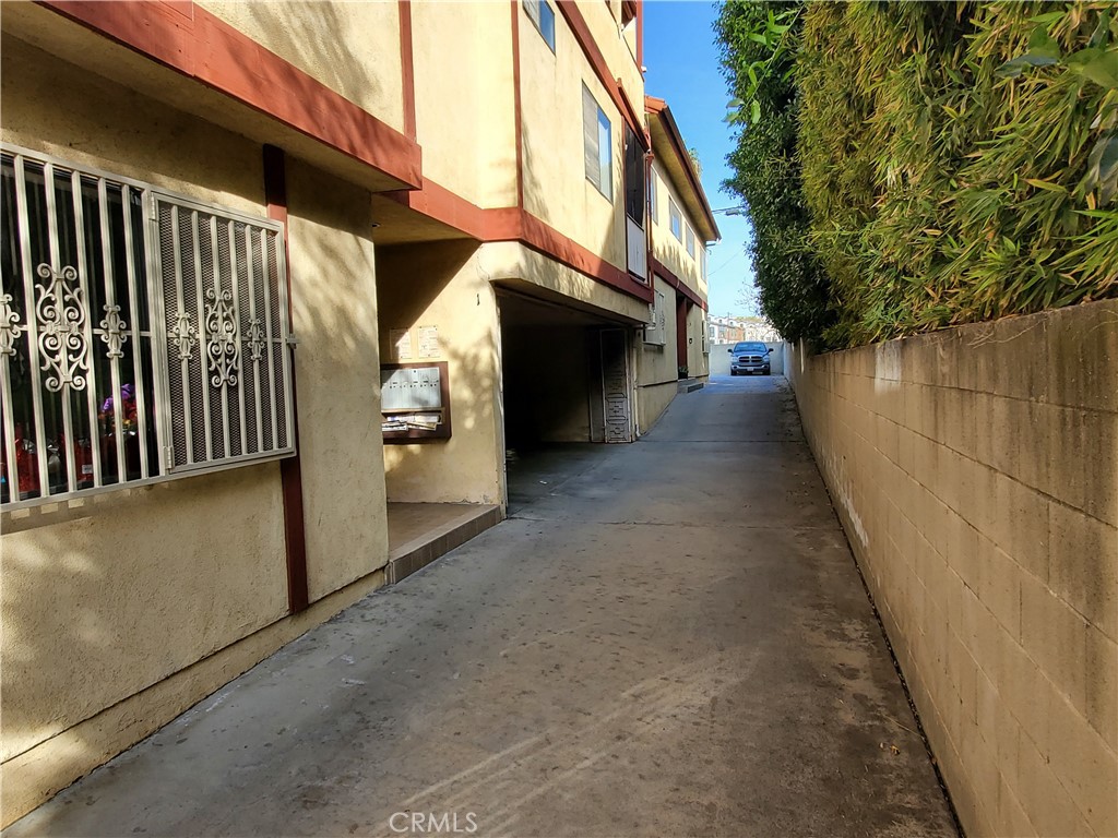 728 E Kensington Road Property Photo 4