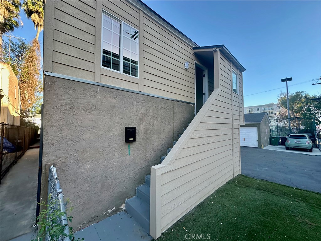 1762 1/2 Las Palmas Avenue Property Photo