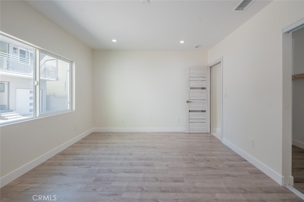 1834 N Alexandria Avenue Property Photo 18