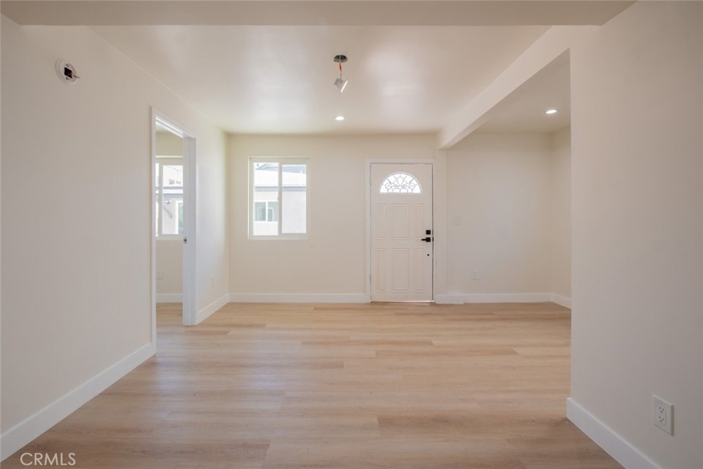 1834 N Alexandria Avenue Property Photo 25
