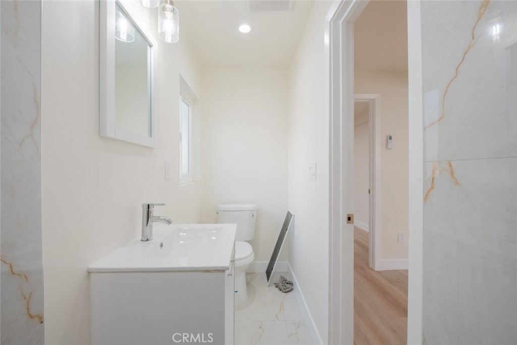 1834 N Alexandria Avenue Property Photo 31