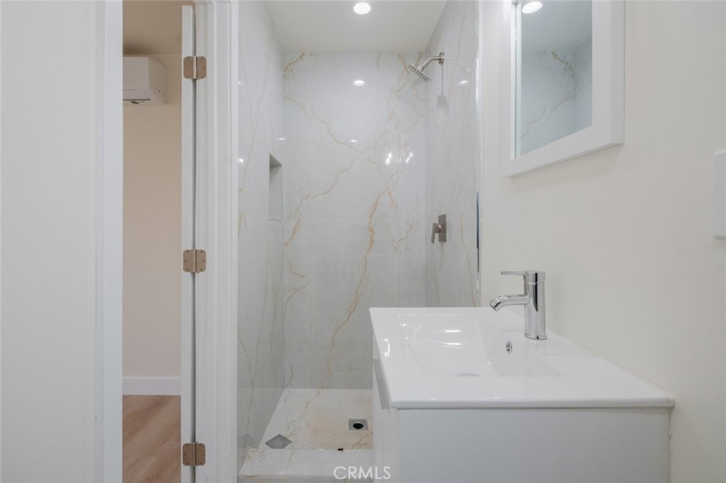 1834 N Alexandria Avenue Property Photo 32