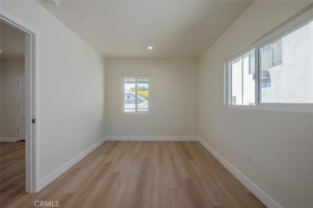 1834 N Alexandria Avenue Property Photo 43
