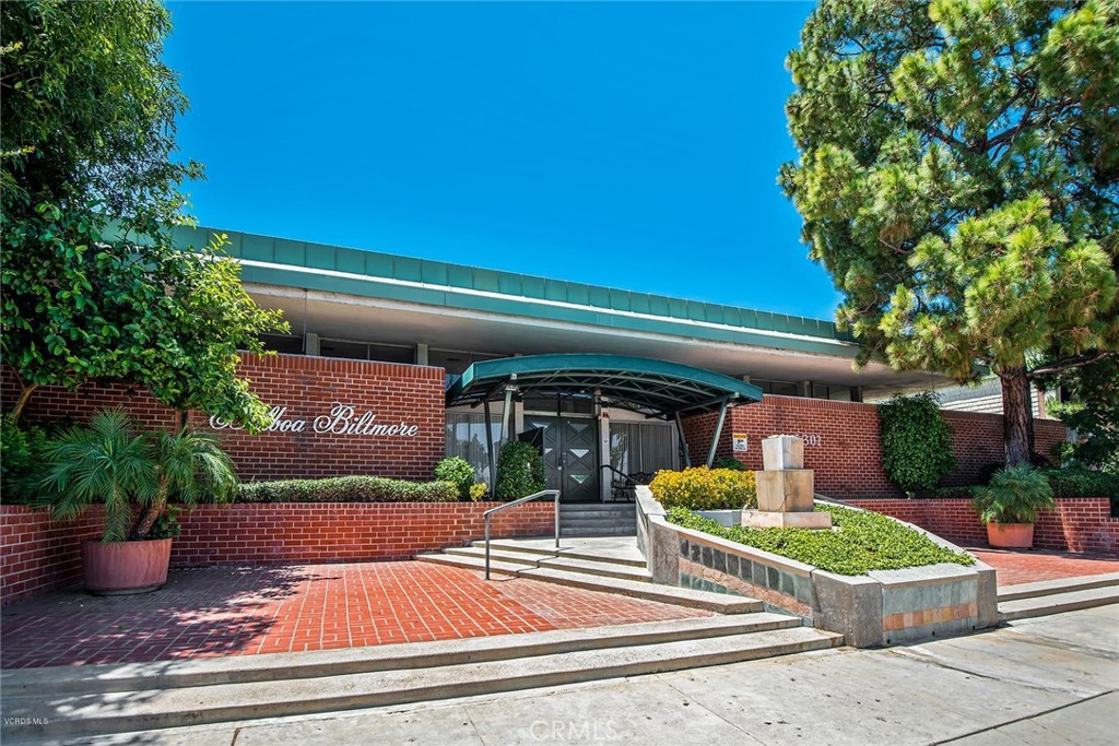 5301 Balboa Boulevard H4 Property Photo