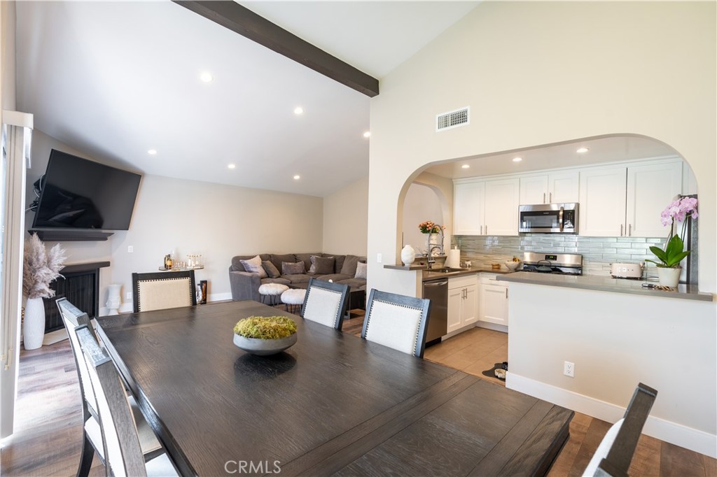 11939 Weddington Street 305 Property Photo 2