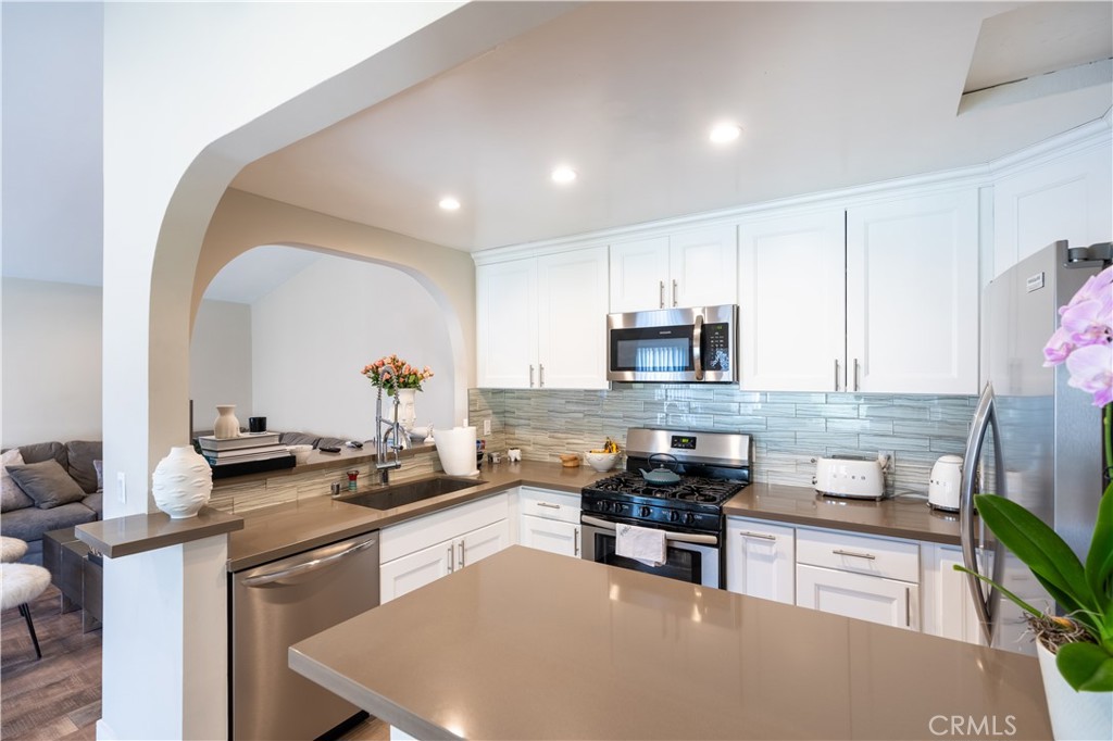 11939 Weddington Street 305 Property Photo 4