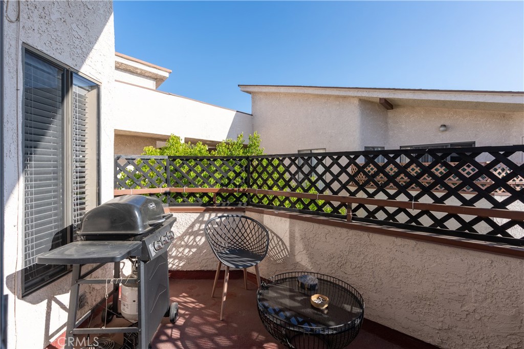 11939 Weddington Street 305 Property Photo 5