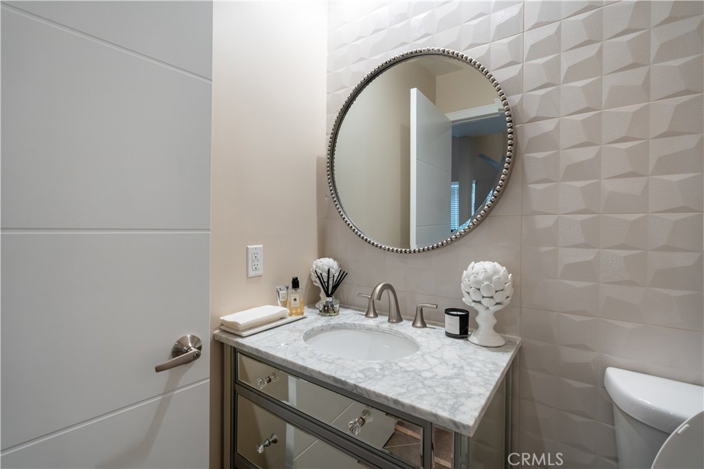 11939 Weddington Street 305 Property Photo 6