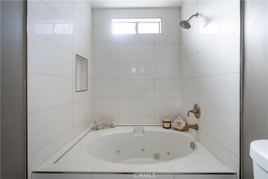 11939 Weddington Street 305 Property Photo 10