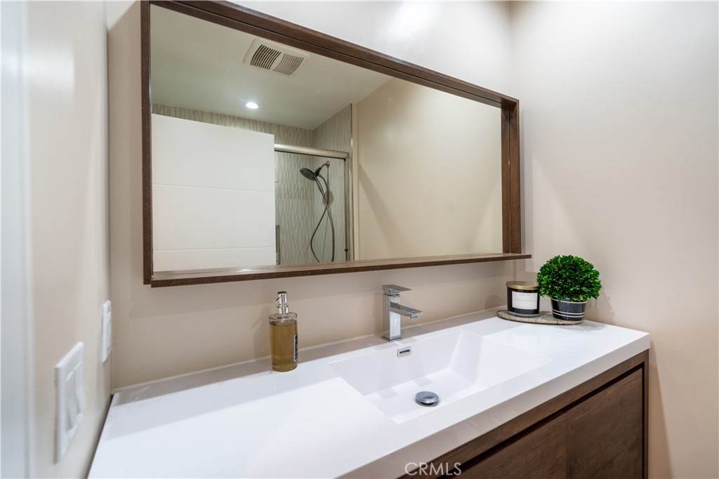 11939 Weddington Street 305 Property Photo 11