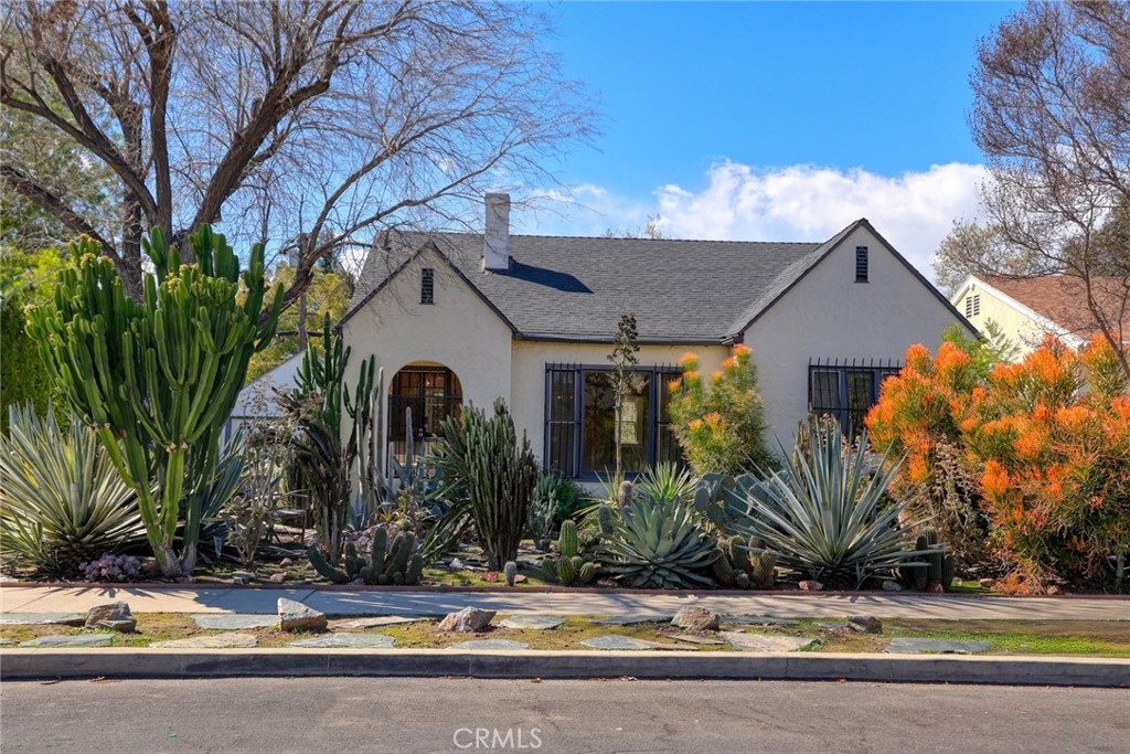 5735 Mammoth Avenue Property Photo