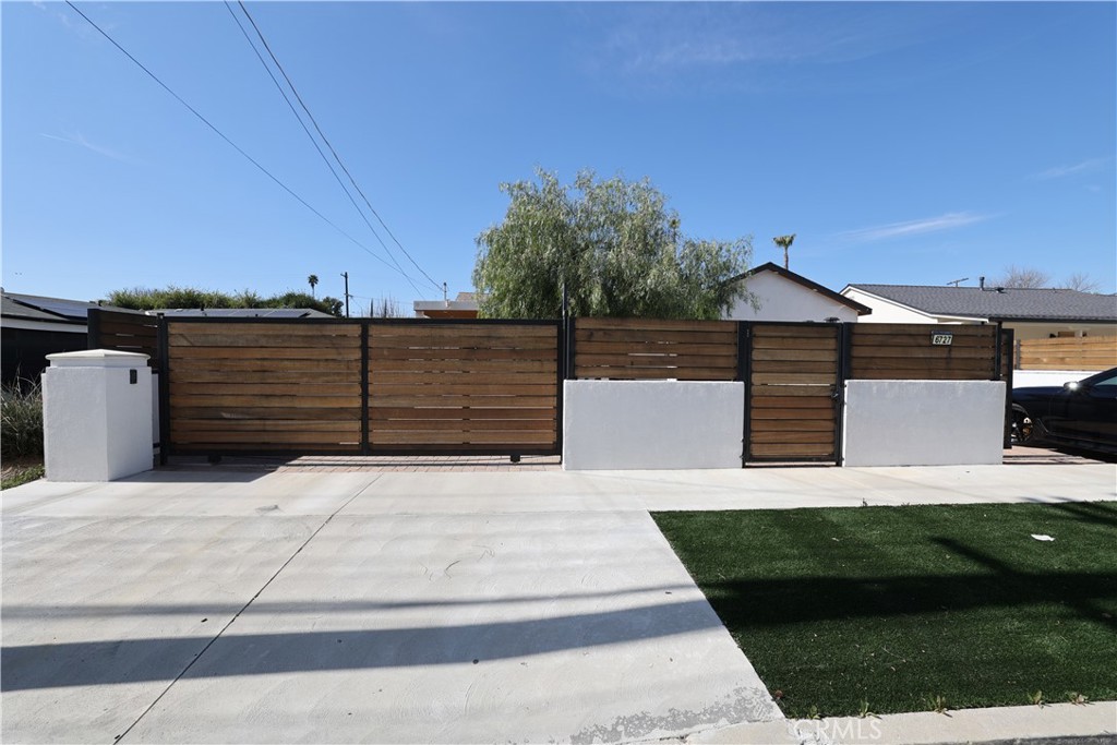 6727 Glade Avenue Property Photo