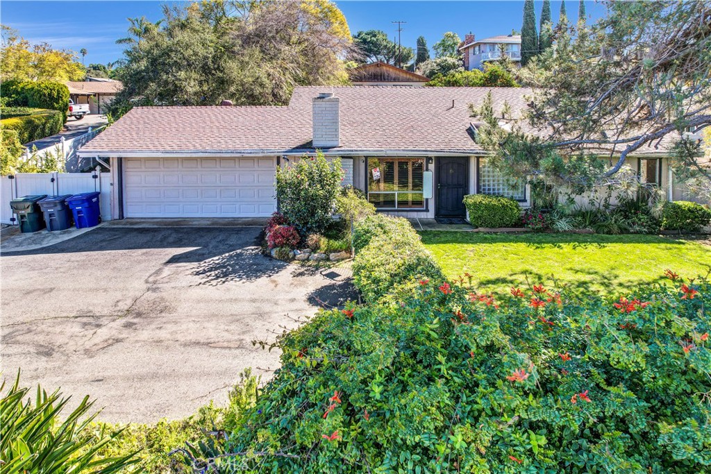 711 De Luz Road Property Photo
