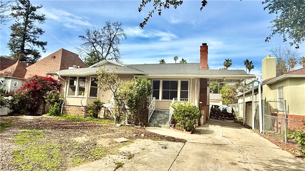 14639 Hamlin Street Property Photo