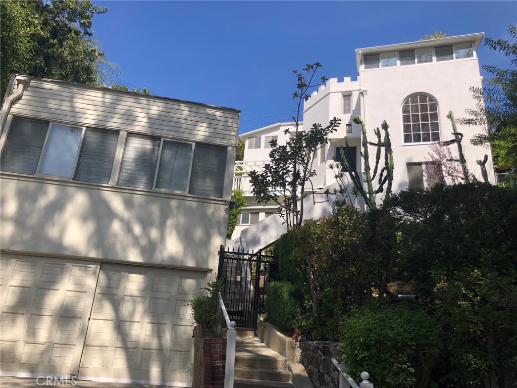Hollywood Hills East Real Estate Listings Main Image