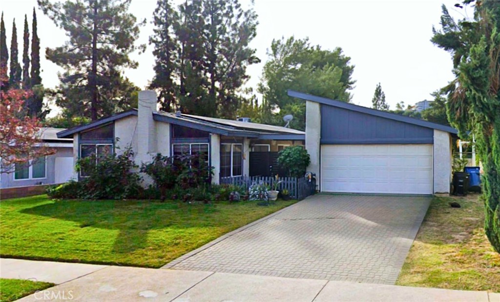 22320 Itasca Street Property Photo