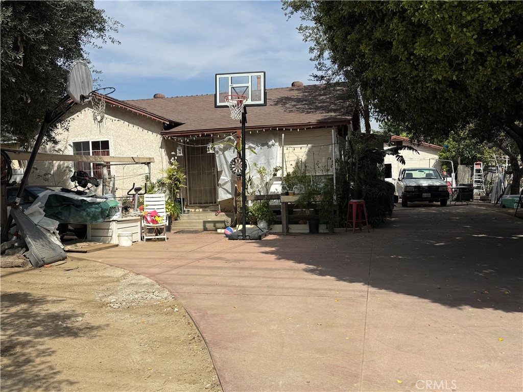 10074 Telfair Avenue Property Photo