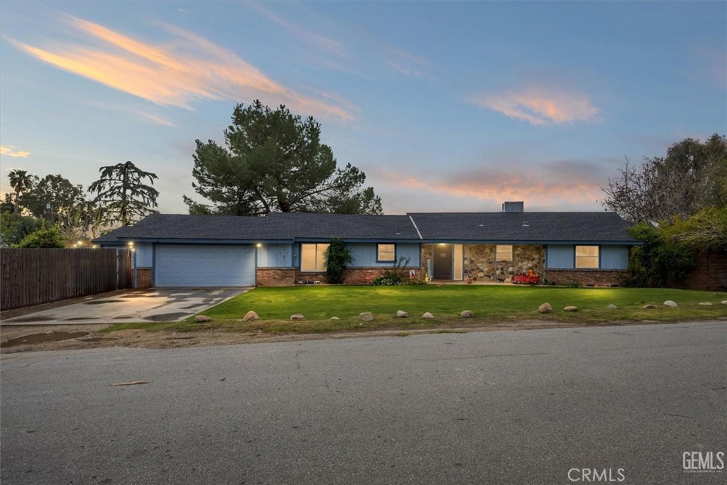 611 Walnut Avenue Property Photo 1