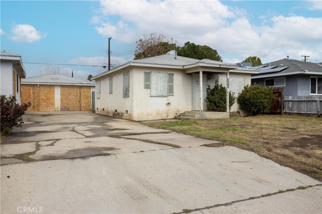404 -410 1/2 Lincoln Avenue Property Photo 2