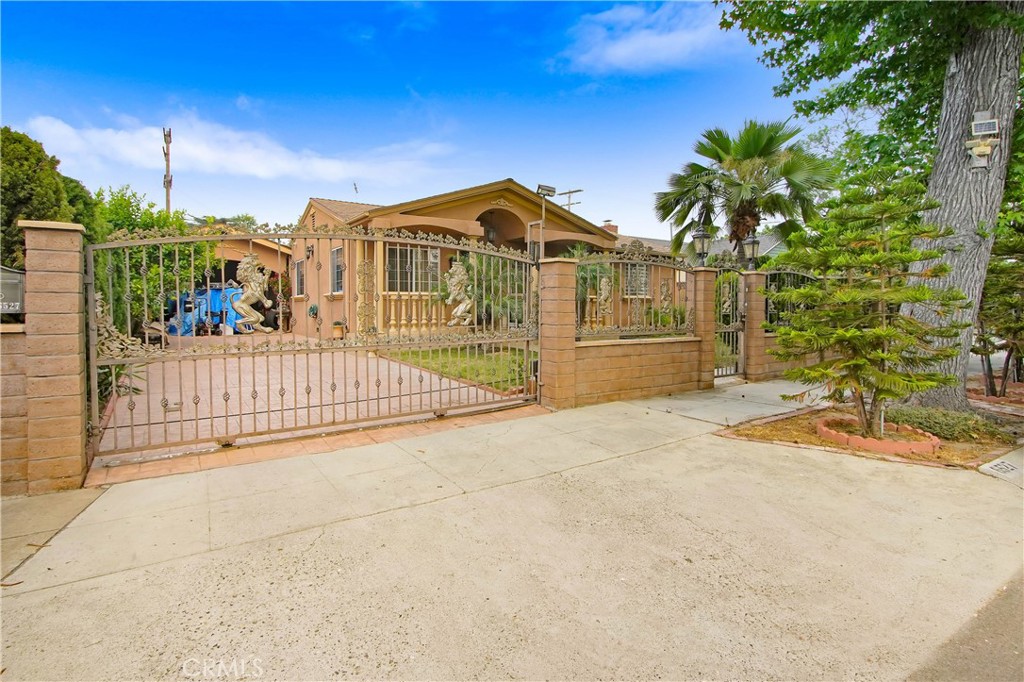 6527 Alcove Avenue Property Photo