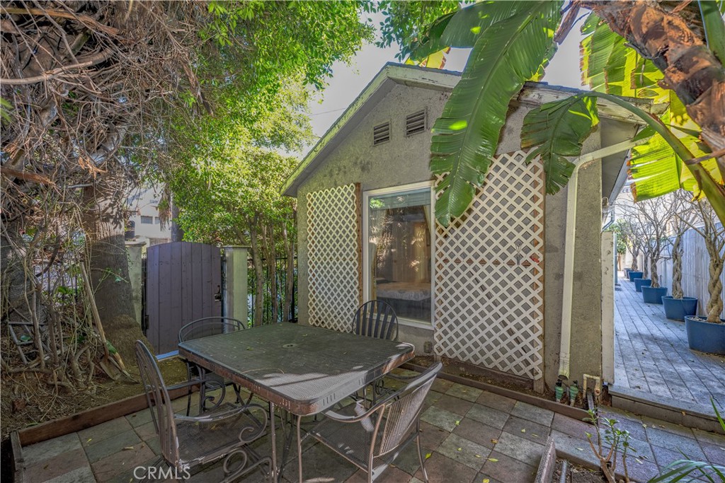 1864 N Wilton Place Property Photo