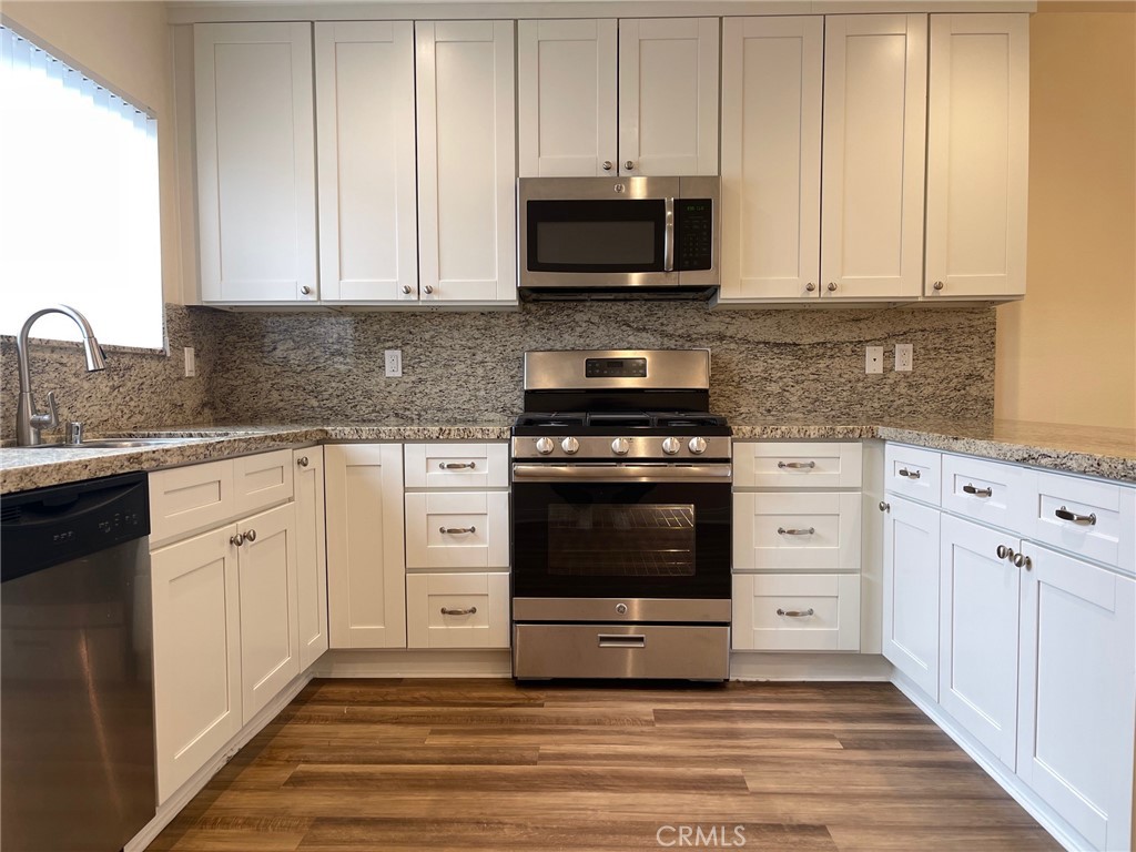 17175 Chatsworth Street Property Photo 4
