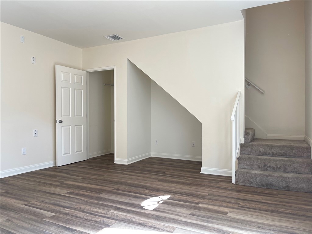 17175 Chatsworth Street Property Photo 10