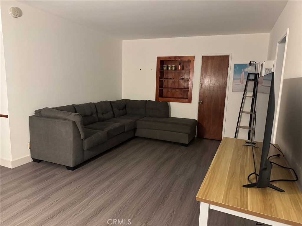 5628 Whitsett Avenue Property Photo