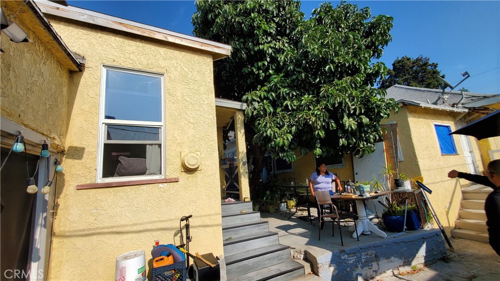 1713 S Berendo Street Property Photo 3