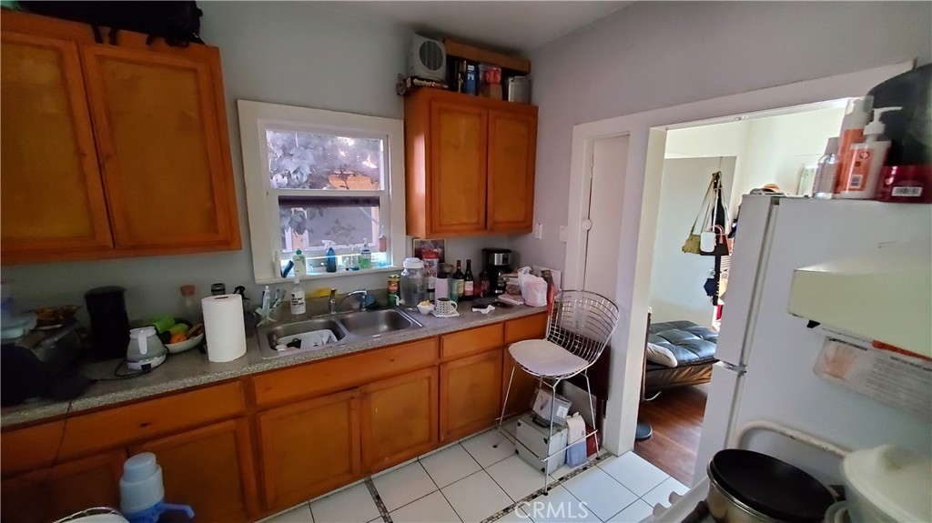 1713 S Berendo Street Property Photo 6