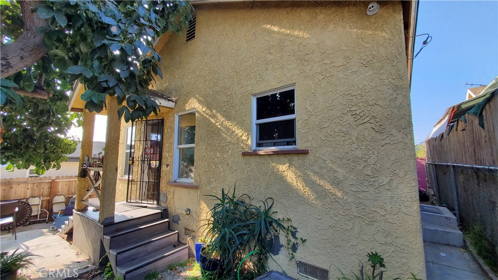 1713 S Berendo Street Property Photo 7