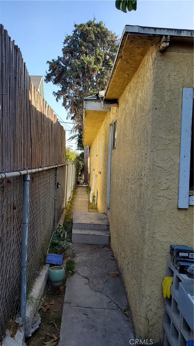 1713 S Berendo Street Property Photo 19