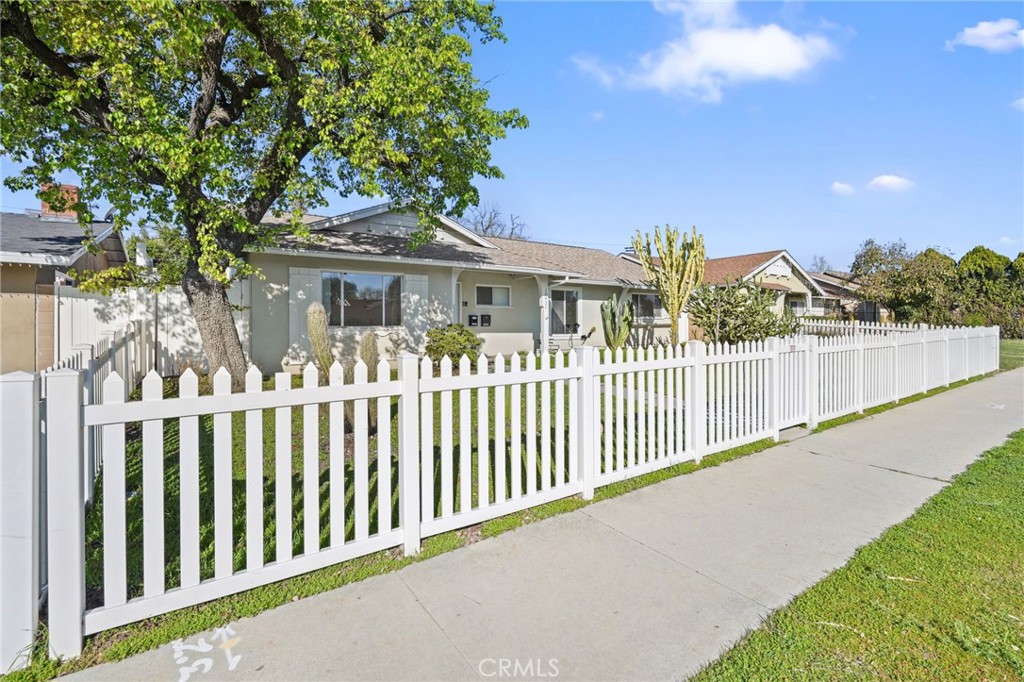 10431 Hayvenhurst Avenue Property Photo
