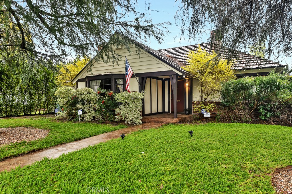 14060 Chandler Boulevard Property Photo
