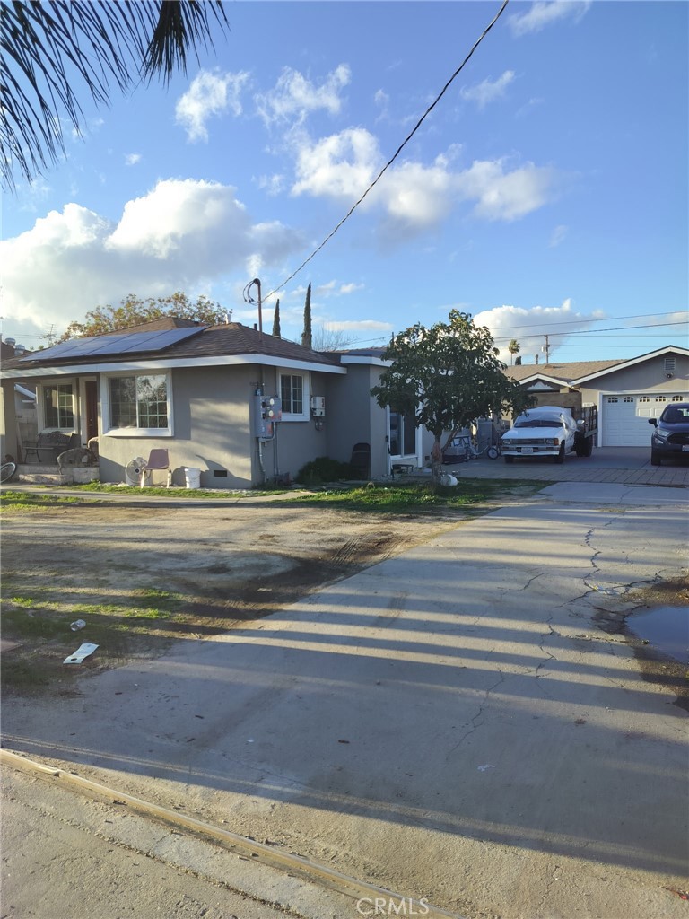 11823 Blythe Street Property Photo