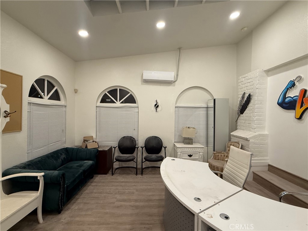 660 W 7th Street Property Photo 2